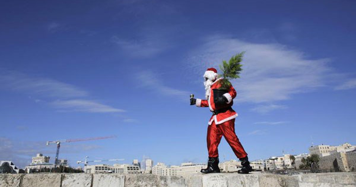 Ông già Noel bí mật trả giùm 79.000 USD cho khách hàng