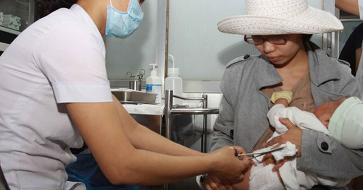 Viện Vệ sinh dịch tễ T.Ư tiêm vắc xin Pentaxim đợt 4