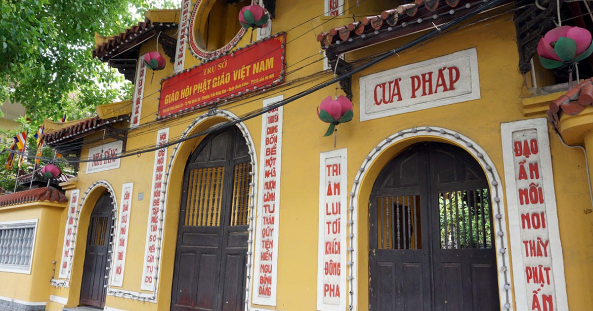 Chỉ dùng chữ quốc ngữ cho hoành phi câu đối?