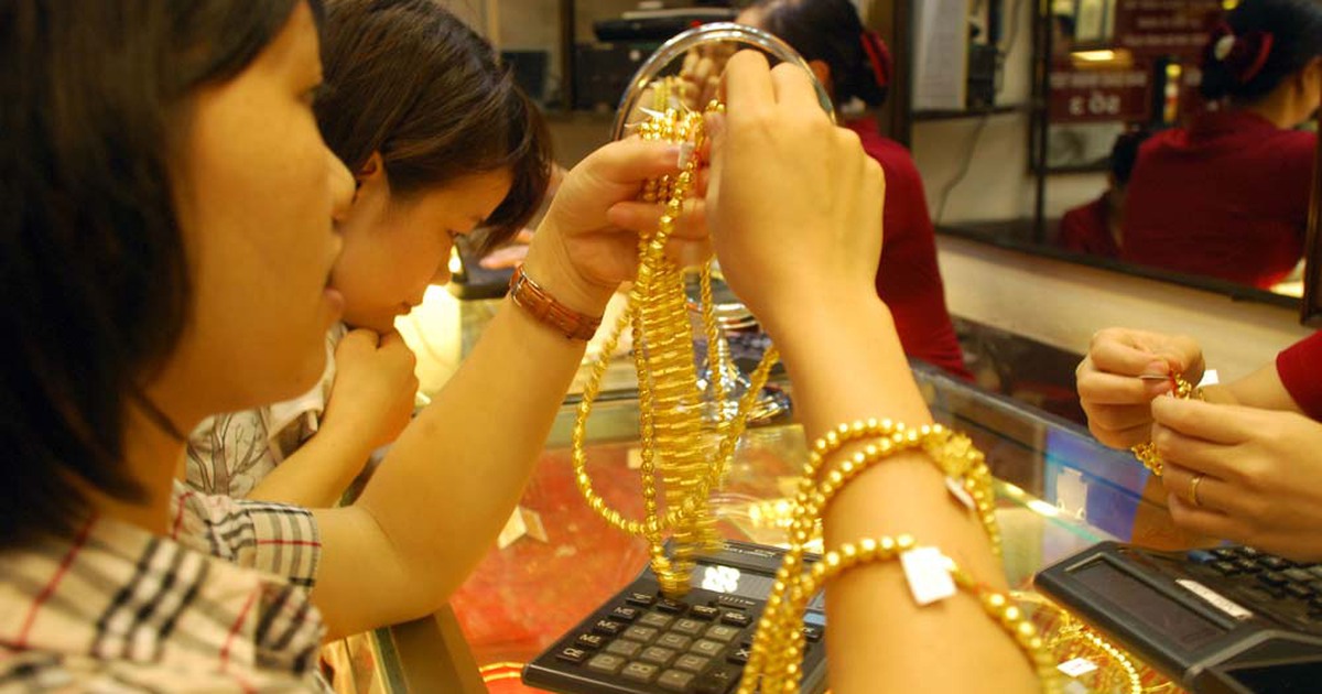 Lãi 'khủng' từ buôn lậu vàng