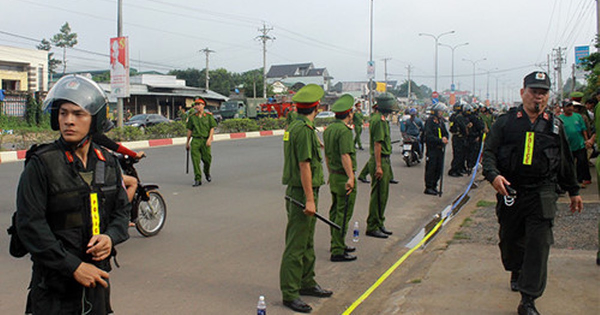 Điều tra vụ chủ tịch xã bị dọa chặt chân, đốt nhà