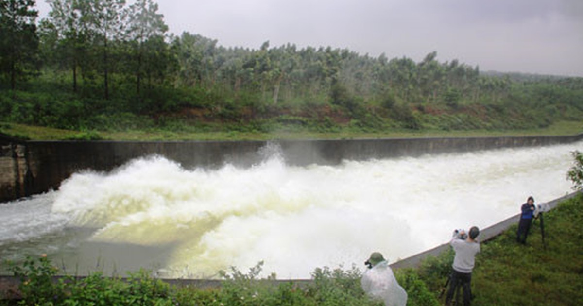 Say rượu, 3 thanh niên mở van xả hồ chứa nước gây thiệt hại nặng