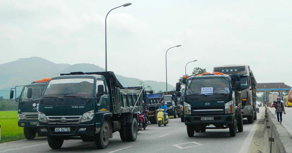 Người dân phản đối trạm thu phí BOT Cầu Rác