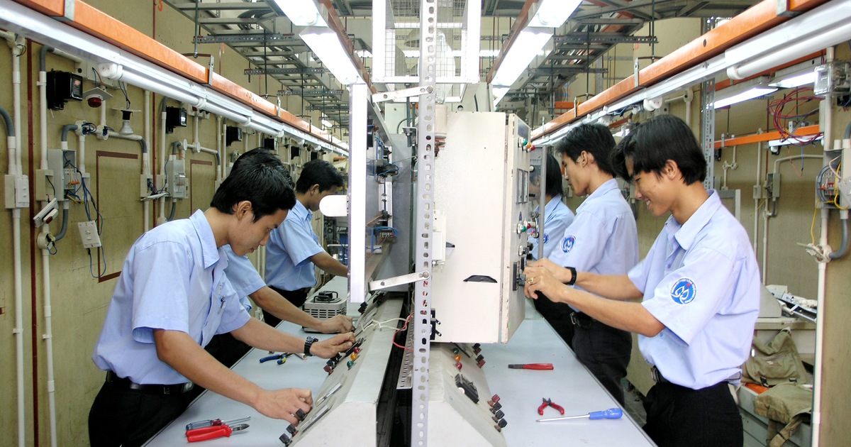 Đào tạo nghề khi robot thay thế con người