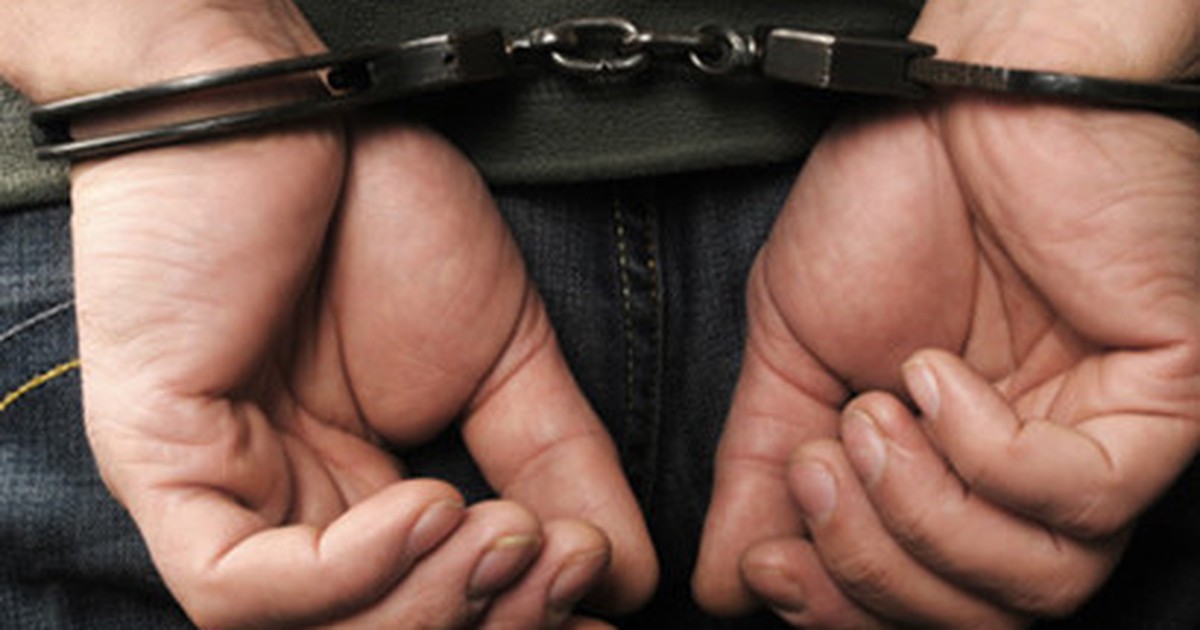 Đình chỉ trưởng công an xã vụ còng tay người dân trái pháp luật