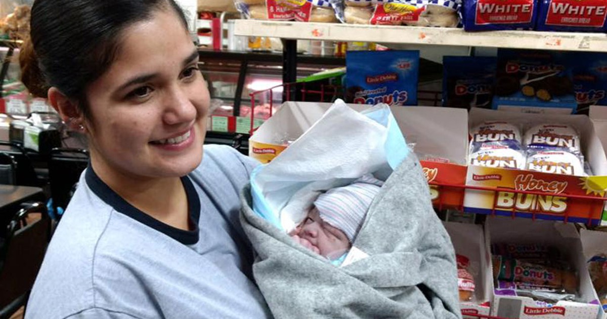 Nhân viên siêu thị đỡ đẻ giúp mẹ tròn con vuông