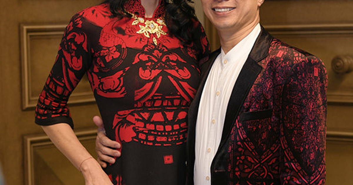 Sao phim 'Người đẹp và quái vật' trình diễn áo dài Việt tại Paris Fashion Week 2018