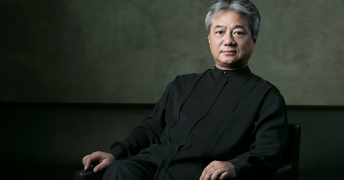 Nhạc trưởng Honna Tetsuji chỉ huy hòa nhạc Antonin Dvorak