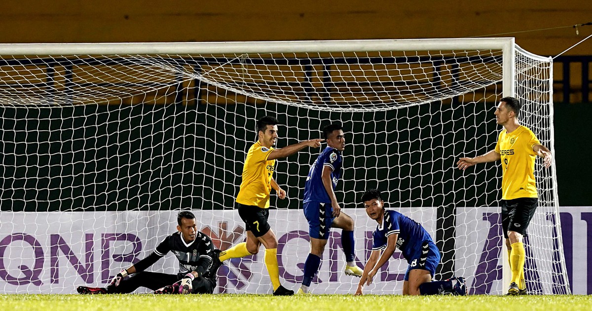 Bình Dương sẽ xử lý nghiêm khắc thủ môn Tấn Trường