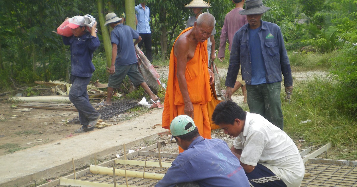 Làm theo gương Bác: Lấy lợi ích cộng đồng làm đầu