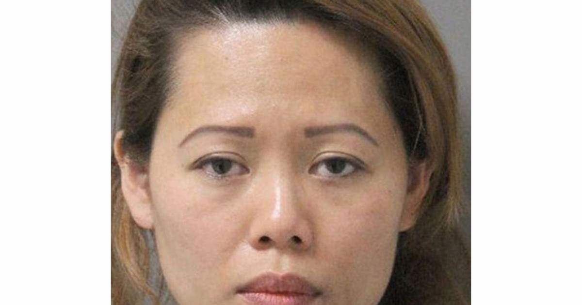 Bị bắt vì 'nói chuyện' bằng súng giả với chồng