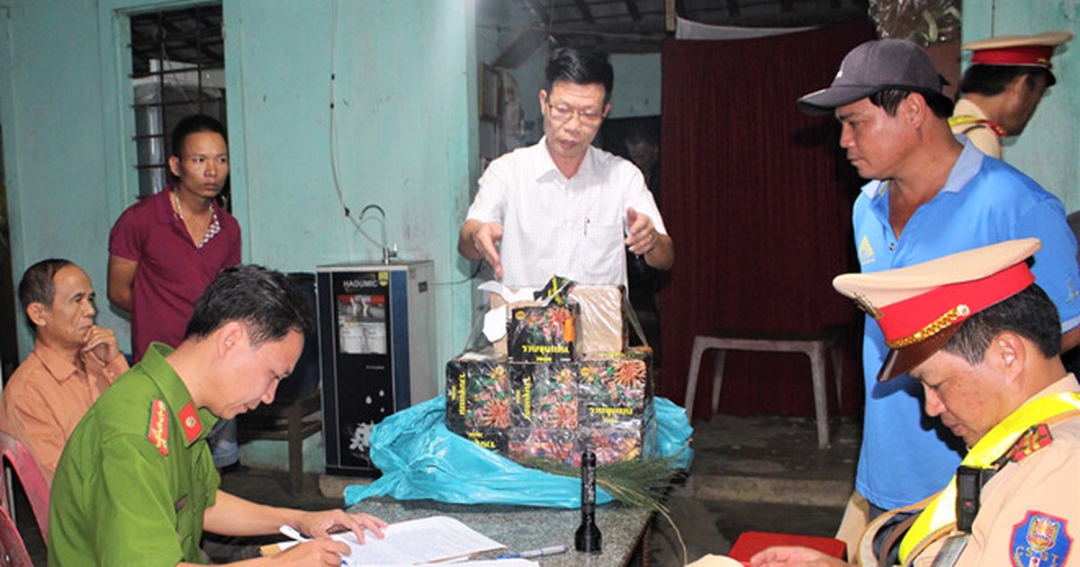 Bắt giữ hàng loạt vụ vận chuyển pháo lậu