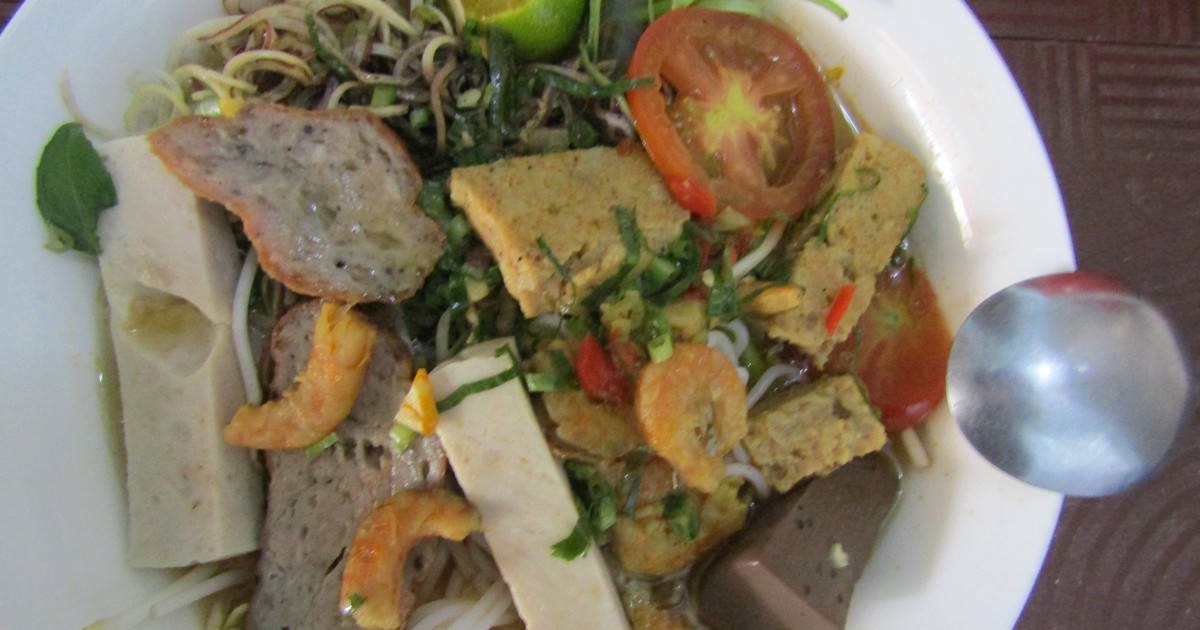 Về Tây Đô miền Tây ăn món lạ bún riêu tôm thẻ