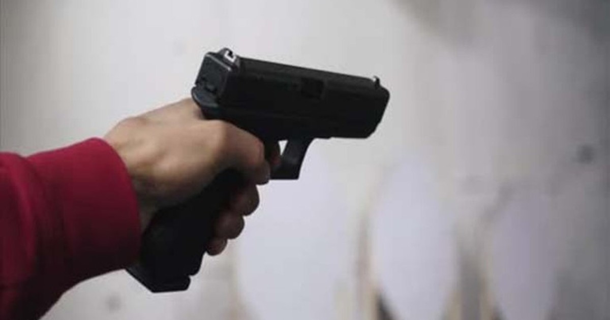 Dùng súng bắn tình địch vì bị trêu chọc trên Facebook