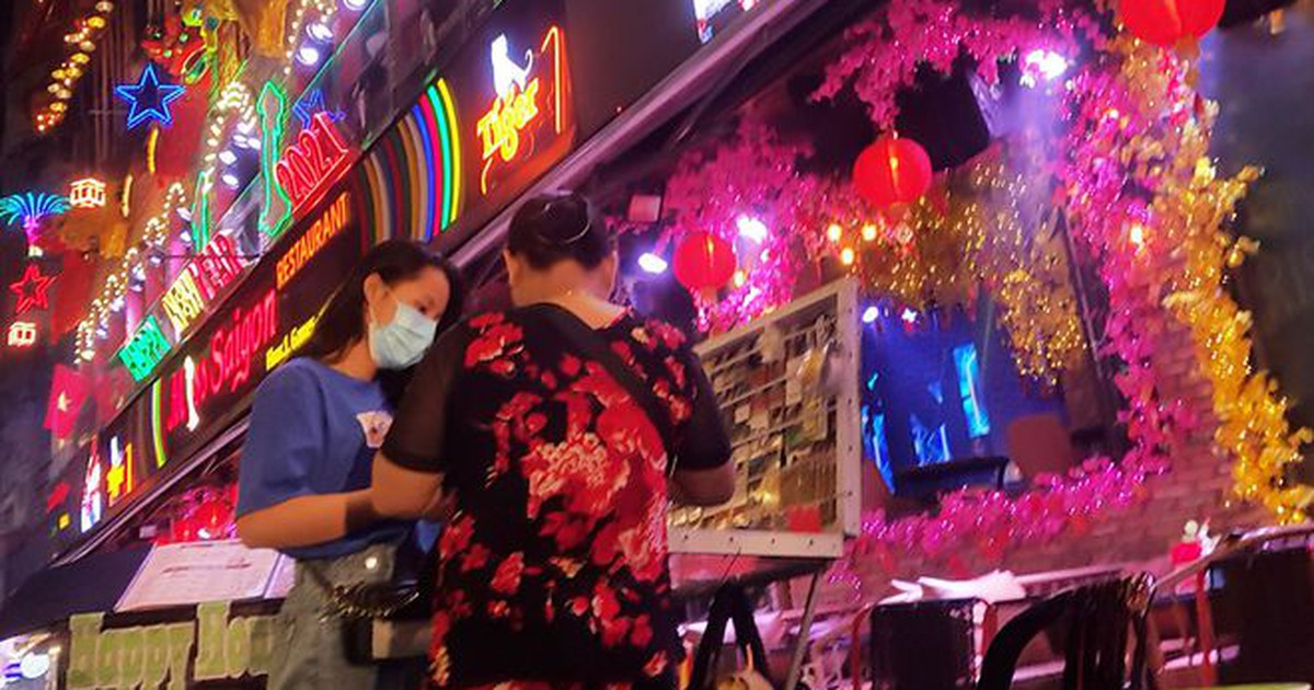 Thuốc lá điện tử: Độc hại thì nên cấm luôn