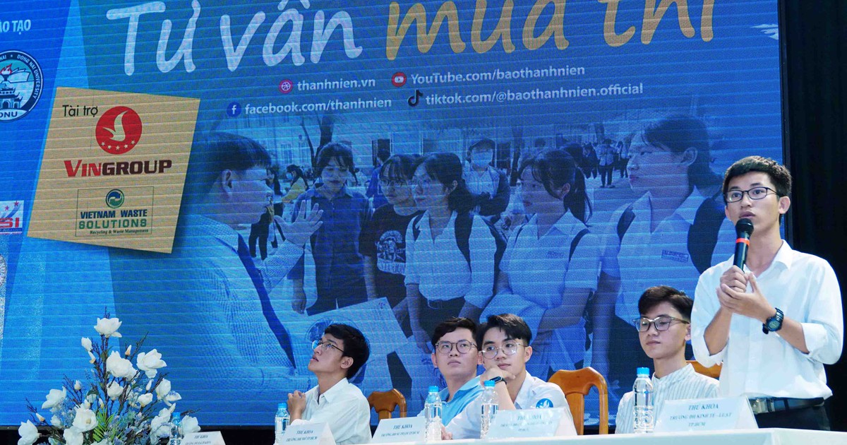 Bí quyết độc đáo của thủ khoa: Nghe nhạc rock để học văn