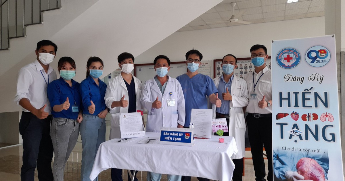 Các y, bác sĩ trẻ tình nguyện hiến tặng mô, tạng
