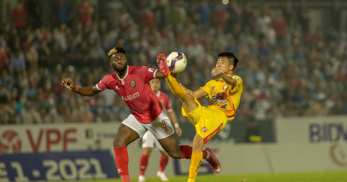 ‘Bố già’ Petrovic chơi tất tay, Thanh Hóa thắng kỳ lạ