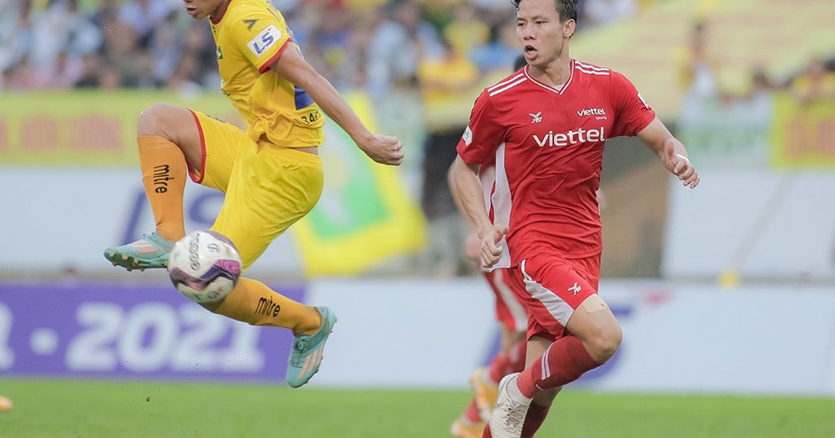 Tranh cãi quanh việc hủy hay tiếp tục V-League 2021