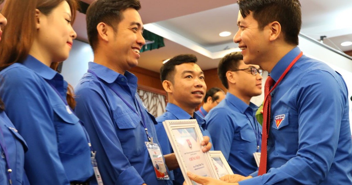 Tiếp tục phòng chống dịch và hỗ trợ người dân vượt qua khó khăn