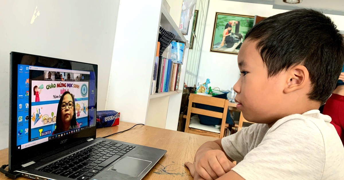 Bộ GD-ĐT nói gì trước bức xúc của phụ huynh khi học phí tăng trong dịch bệnh?