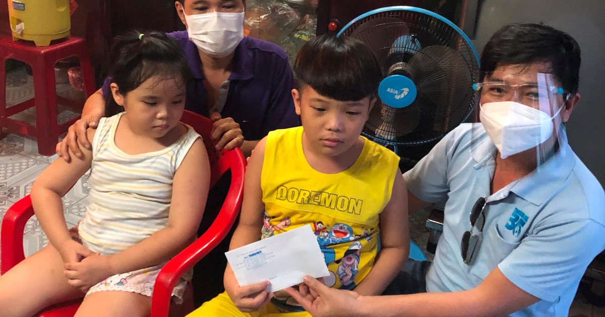 Những mái đầu con thơ thiếu hơi ấm mẹ