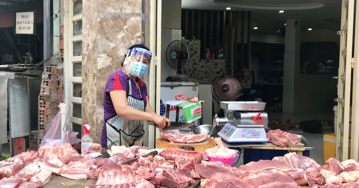 Có nên ngưng nhập khẩu để cứu giá thịt heo trong nước?