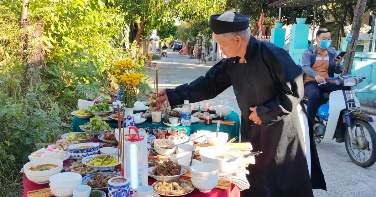 Về Huế ăn cơm: Tháng tám cúng đất