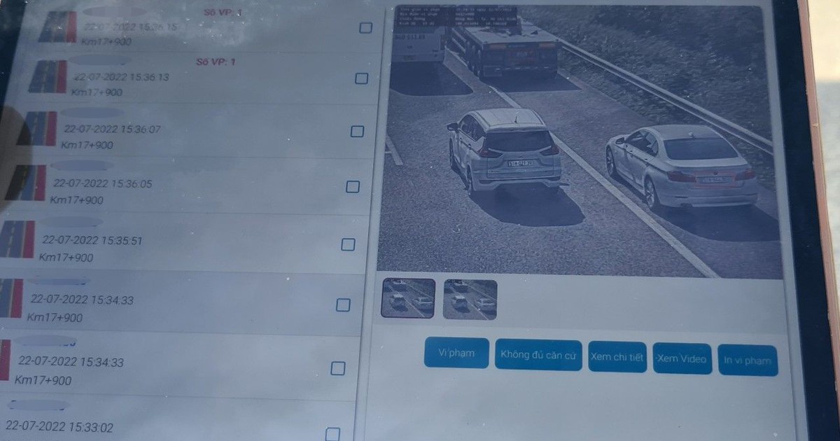 Cảnh báo nguy hiểm xe chạy vào làn dừng khẩn cấp