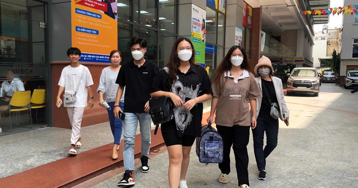 Học trò miền quê đi 'tiền trạm' chỗ học đại học