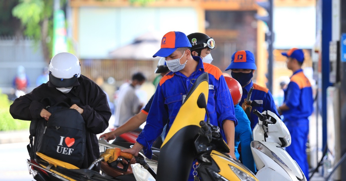 Sau thuế, phí xăng dầu đang hành doanh nghiệp