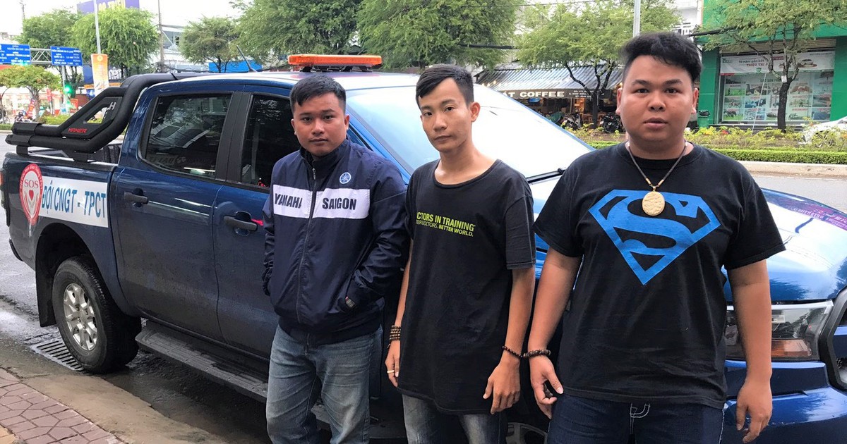 Xem clip 'hiệp sĩ' xuyên đêm cứu người bị nạn, xin nhập đội để giúp người