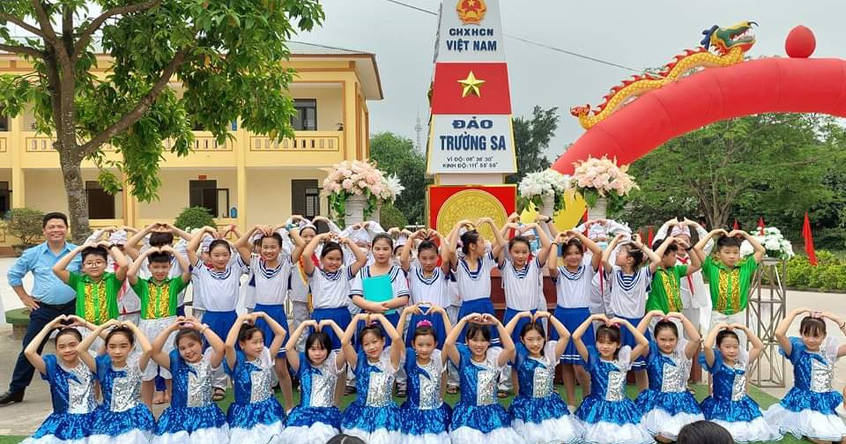 Nhân lên tình yêu Tổ quốc từ cột mốc Trường Sa trên đất liền