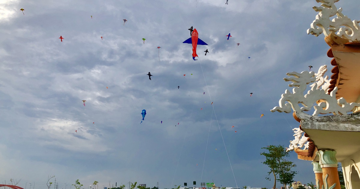 Cảnh báo ẩn họa từ việc thả diều trong nội đô