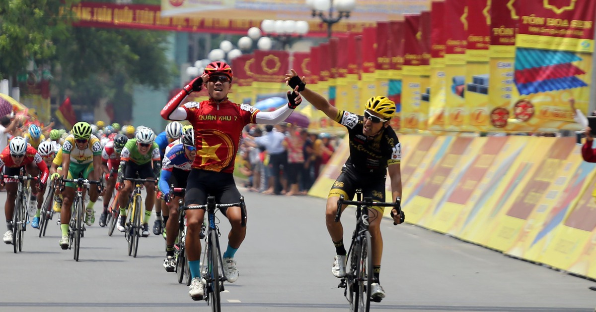 'Có 1 ki lô mét mà đạp hoài chưa tới đích'