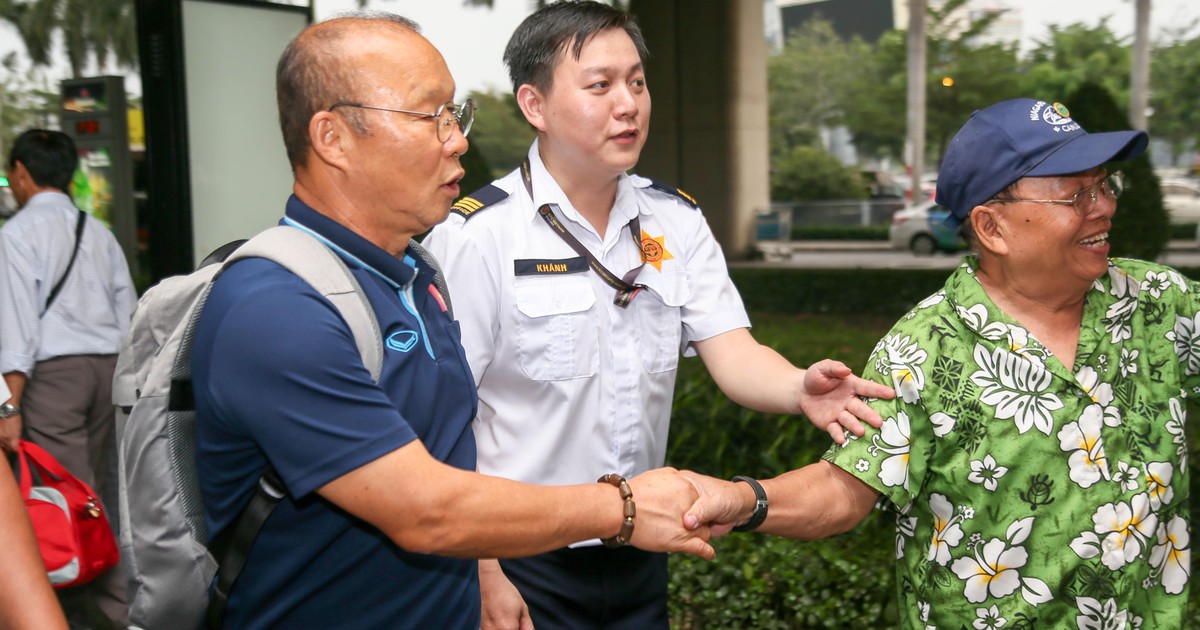 U.23 Việt Nam về nước: Còn duyên kẻ đón người đưa...