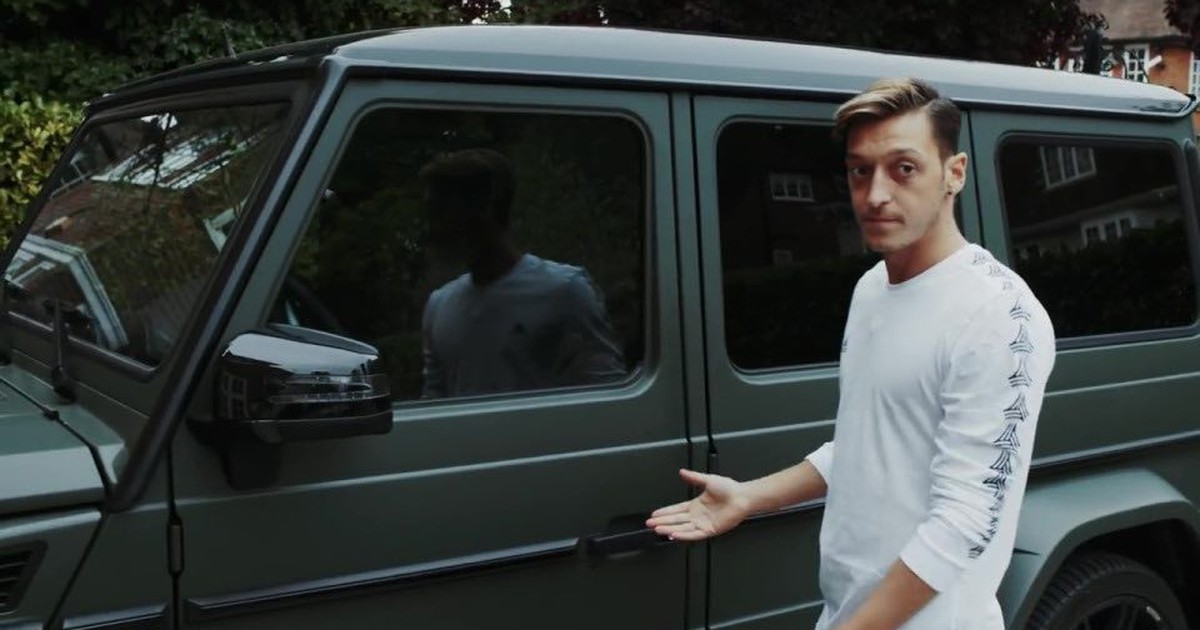 Khám phá biệt thự gần 300 tỉ cùng dàn siêu xe tốn kém của Mesut Ozil