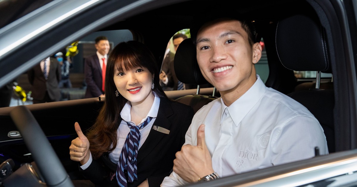 Văn Hậu sắm xe sang tiền tỉ chờ ngày tái xuất sau chấn thương