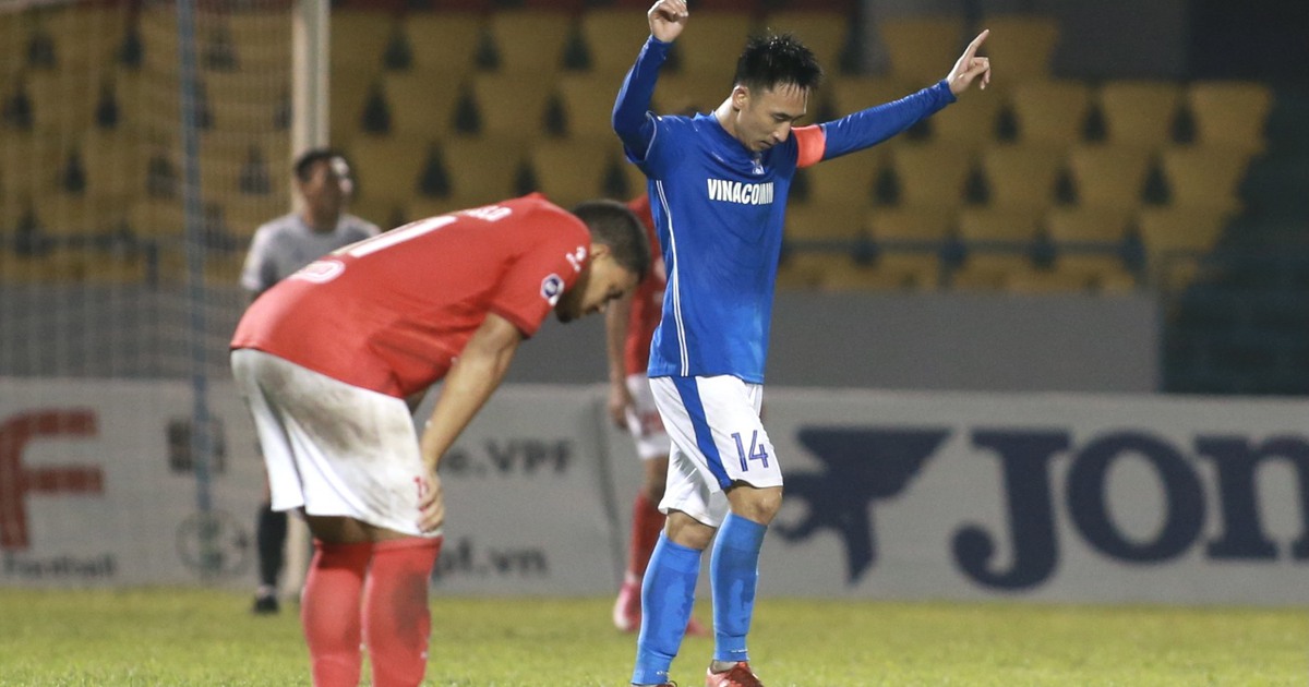 Lee Nguyễn bị phong tỏa, CLB TP.HCM trắng tay trên sân Cẩm Phả