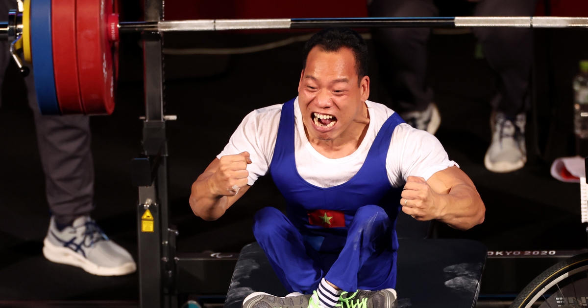 Tấm HCB Paralympic Tokyo 2020 quý như vàng của Lê Văn Công
