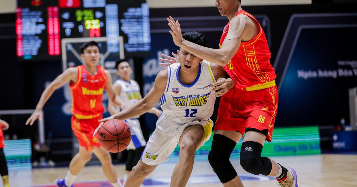 Trò đùa dễ thương của Phú Vinh, chàng cầu thủ cao 2m03 của tuyển bóng rổ Việt Nam