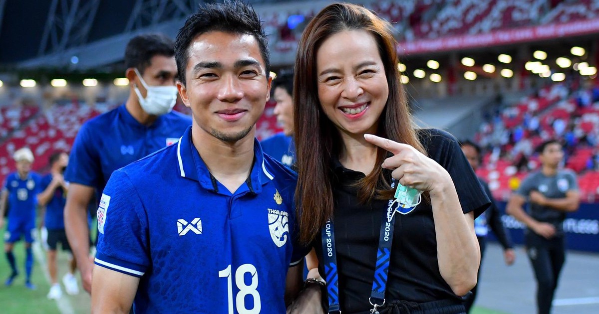 Nữ trưởng đoàn hào phóng thuê chuyên cơ đưa tuyển Thái Lan về nước sau AFF Cup