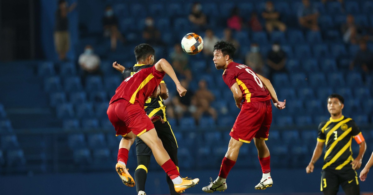 HLV Đinh Thế Nam: ‘U.19 Việt Nam thua bàn ở tình huống mà tôi đã cảnh báo’