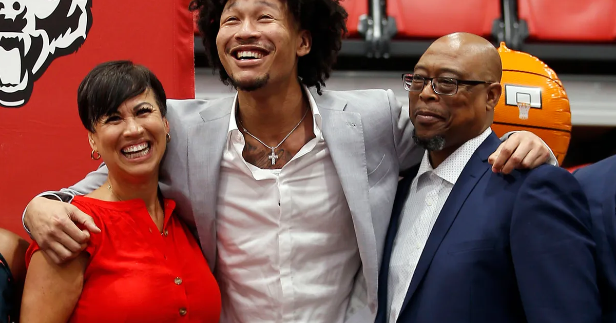 Tự hào cầu thủ gốc Việt đầu tiên chơi bóng ở giải bóng rổ nhà nghề Mỹ