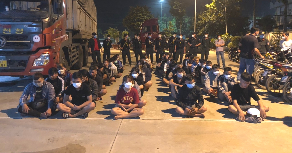 Tây Ninh: CSGT và CSCĐ vây bắt 43 'quái xế' đua xe trái phép giữa đêm khuya