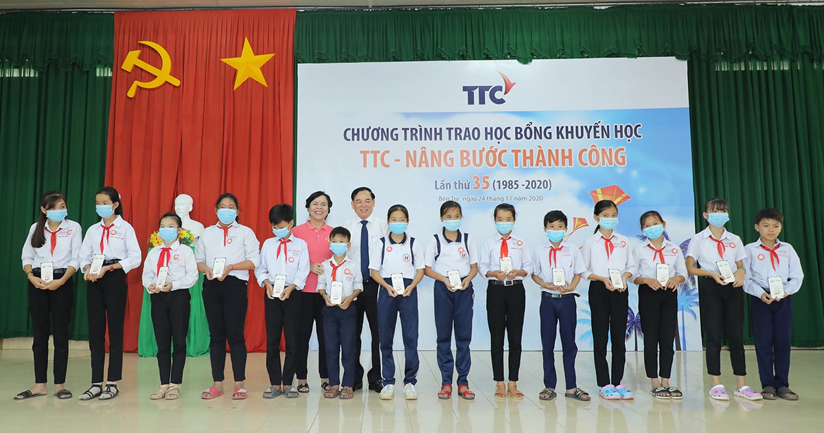 35 năm trao học bổng khuyến học “TTC - Nâng bước thành công”