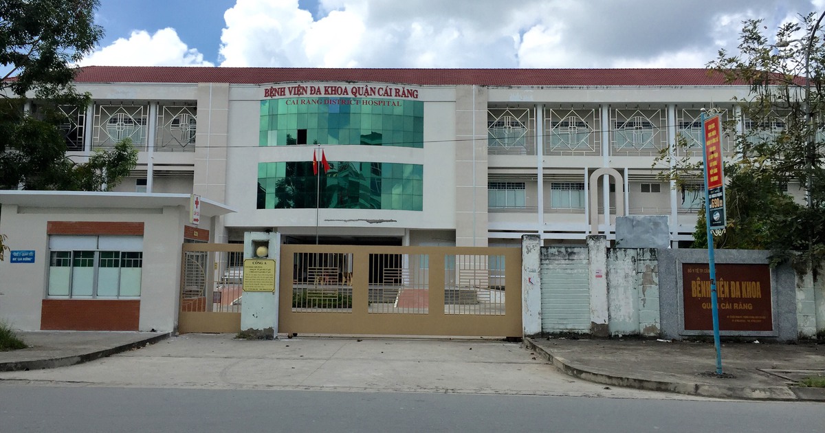 Một nhân viên y tế tự cắt cụt chân, từ chối nối lại