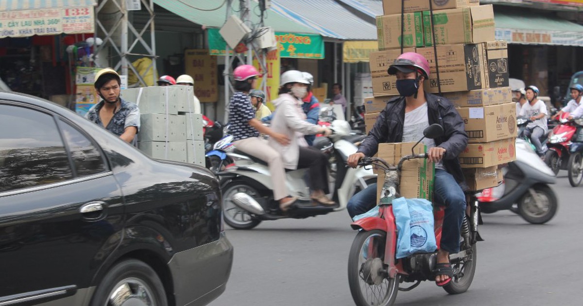 [Chùm ảnh] Xe 'cà tàng' vẫn tung hoành trên đường phố Sài Gòn