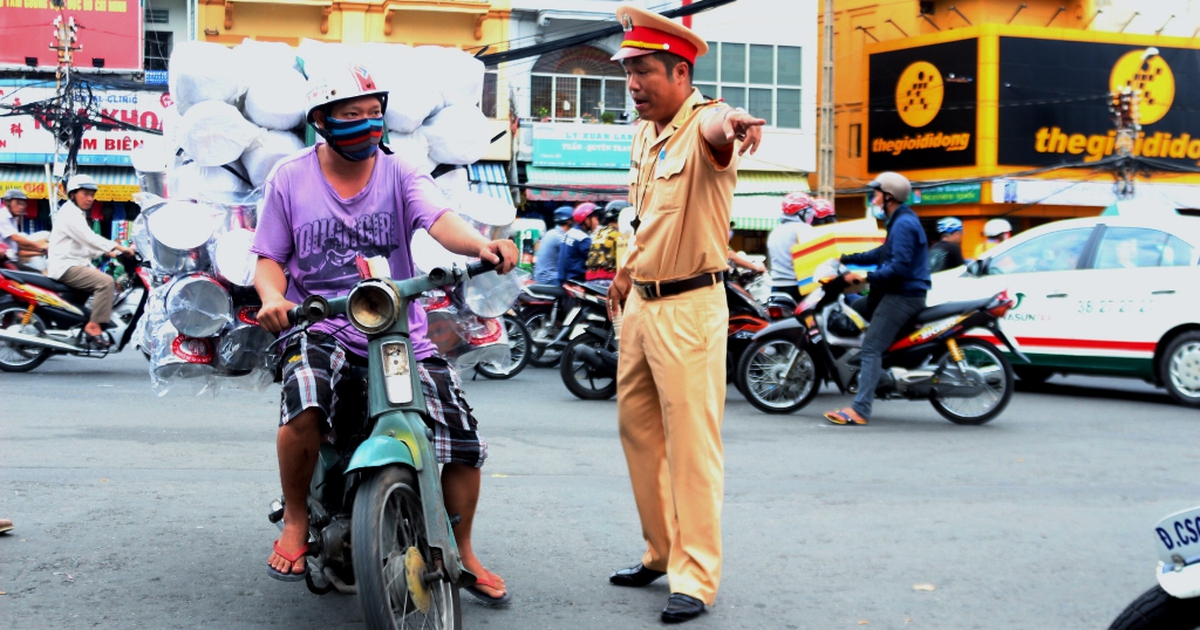 Xử lý xe 'cà tàng', người làm thuê kêu than