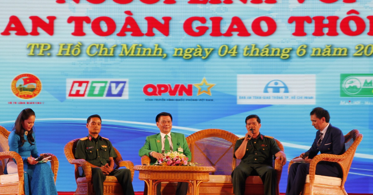 Người lính cần xem 'đảm bảo trật tự an toàn giao thông' là nhiệm vụ thường xuyên